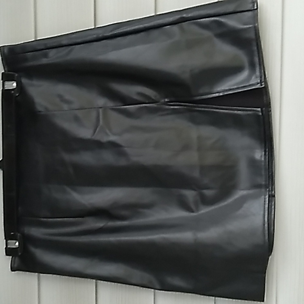 SHEIN Faux Leather Black Skirt, Very Soft - Picture 3 of 4